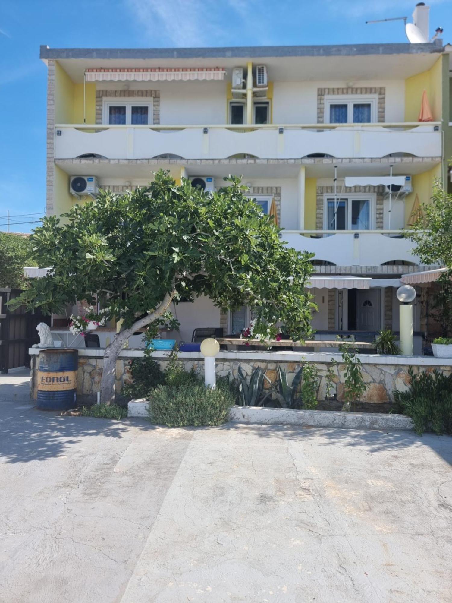 Apartmani Alen Dinjiska Экстерьер фото