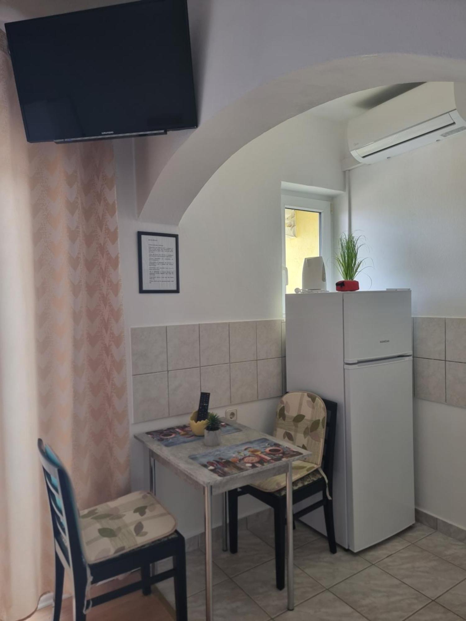 Apartmani Alen Dinjiska Экстерьер фото