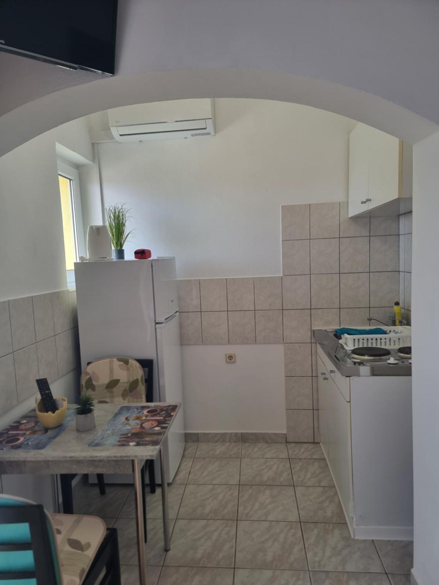 Apartmani Alen Dinjiska Экстерьер фото