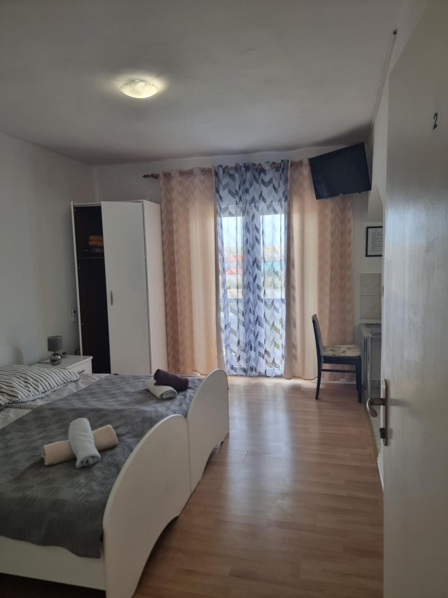 Apartmani Alen Dinjiska Экстерьер фото